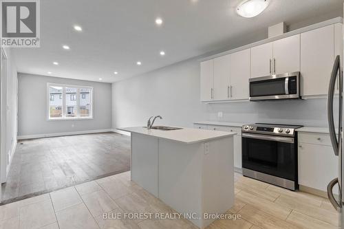 2232 Evans Boulevard, London, ON - Indoor Photo Showing Kitchen With Stainless Steel Kitchen With Upgraded Kitchen