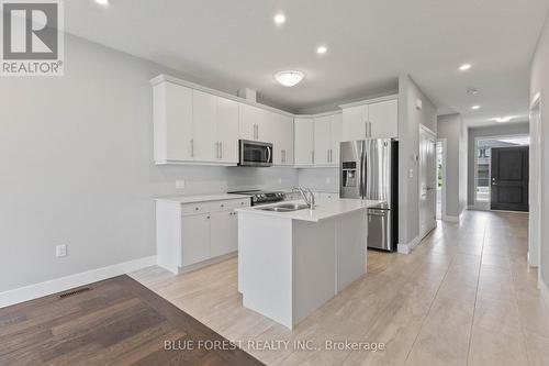 2232 Evans Boulevard, London, ON - Indoor Photo Showing Kitchen With Stainless Steel Kitchen With Upgraded Kitchen