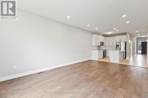 2232 Evans Boulevard, London, ON - Indoor Photo Showing Kitchen