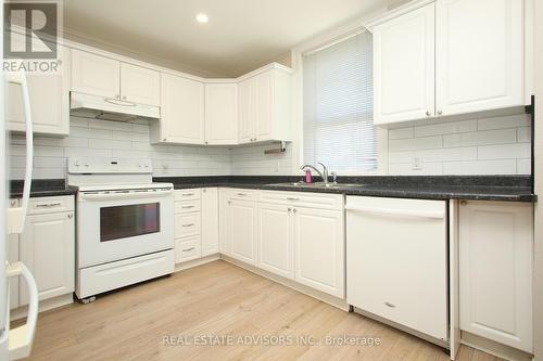 7 Elizabeth Street, Innisfil (Cookstown), ON - Indoor Photo Showing Kitchen