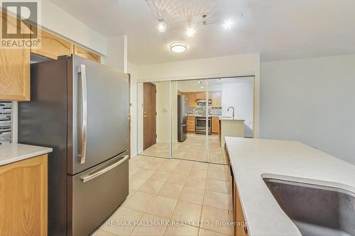 526 - 3 Ellesmere Street, Richmond Hill, ON - Indoor Photo Showing Kitchen