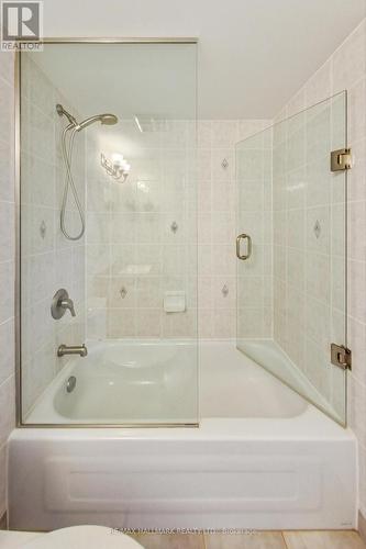 526 - 3 Ellesmere Street, Richmond Hill, ON - Indoor Photo Showing Bathroom