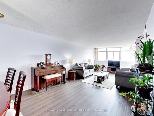 506-3151 Bridletowne Circ, Toronto, ON - Indoor Photo Showing Living Room