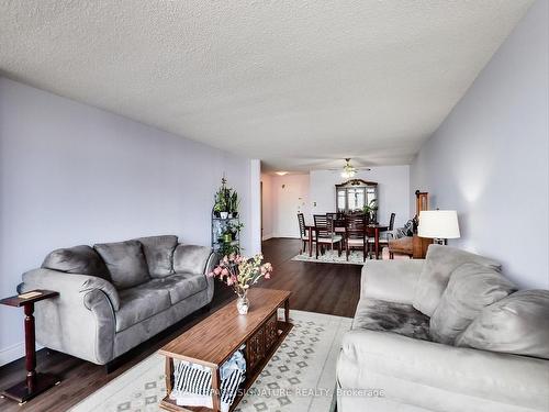 506-3151 Bridletowne Circ, Toronto, ON - Indoor Photo Showing Living Room