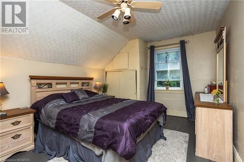 2459 3Rd Avenue E, Owen Sound, ON - Indoor Photo Showing Bedroom