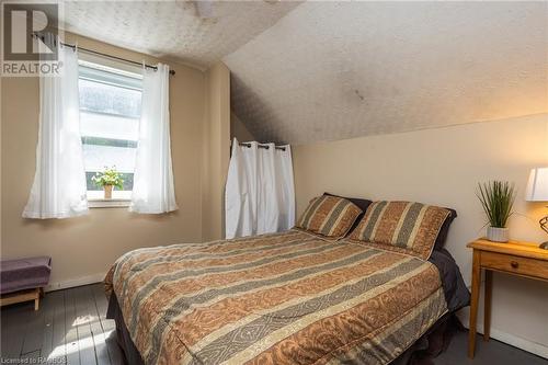 2459 3Rd Avenue E, Owen Sound, ON - Indoor Photo Showing Bedroom