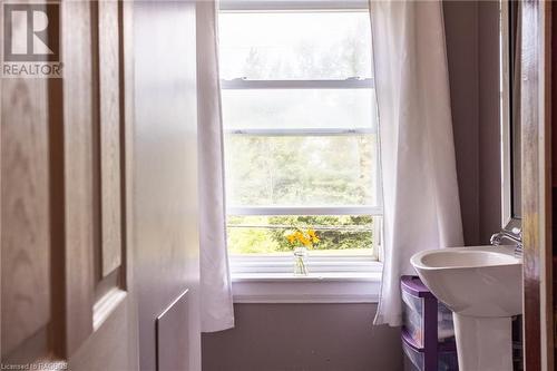 2459 3Rd Avenue E, Owen Sound, ON - Indoor Photo Showing Bathroom