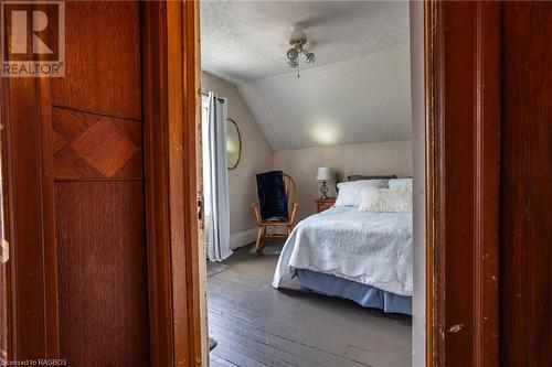 2459 3Rd Avenue E, Owen Sound, ON - Indoor Photo Showing Bedroom