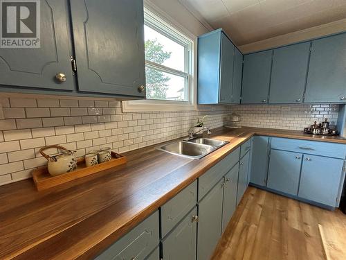 14 Cove Road, Comfort Cove, NL - Indoor Photo Showing Kitchen With Double Sink