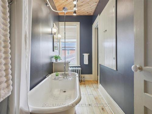 143 First Ave W, Shelburne, ON - Indoor Photo Showing Bathroom