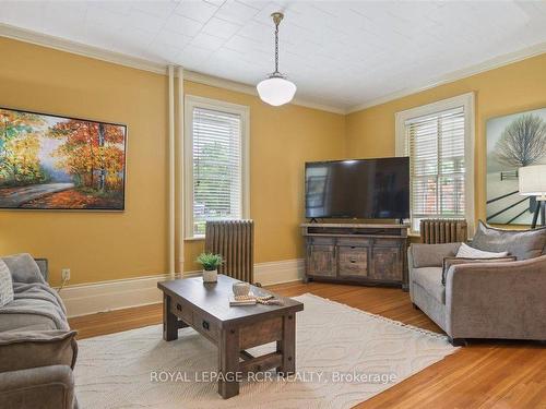 143 First Ave W, Shelburne, ON - Indoor Photo Showing Living Room