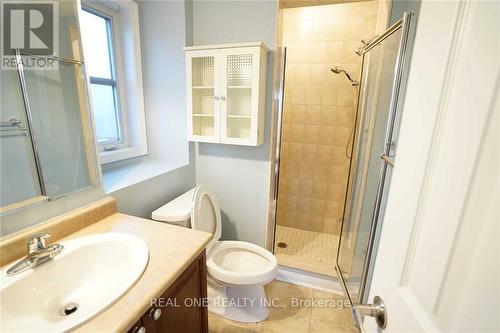 3 - 714 Neighbourhood Circle, Mississauga, ON - Indoor Photo Showing Bathroom