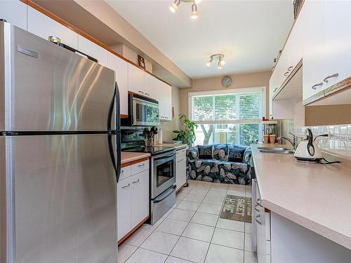 216-50 Songhees Rd, Victoria, BC - Indoor Photo Showing Kitchen