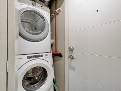 202-300 Michigan St, Victoria, BC - Indoor Photo Showing Laundry Room