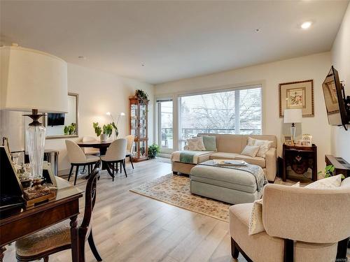 202-300 Michigan St, Victoria, BC - Indoor Photo Showing Living Room