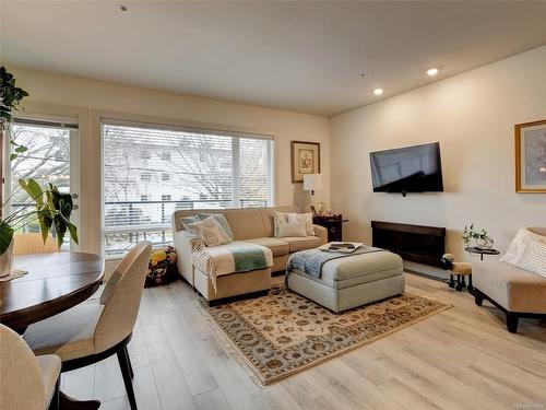 202-300 Michigan St, Victoria, BC - Indoor Photo Showing Living Room With Fireplace