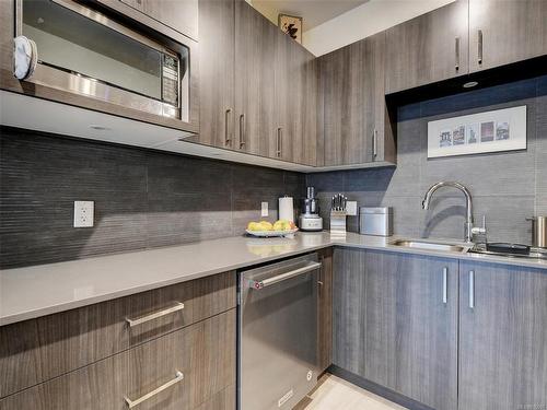 202-300 Michigan St, Victoria, BC - Indoor Photo Showing Kitchen With Double Sink