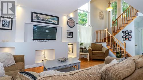 31 Allsop Crescent, Barrie (Holly), ON - Indoor Photo Showing Living Room