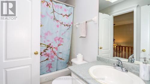 31 Allsop Crescent, Barrie (Holly), ON - Indoor Photo Showing Bathroom