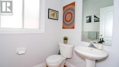 31 Allsop Crescent, Barrie (Holly), ON - Indoor Photo Showing Bathroom