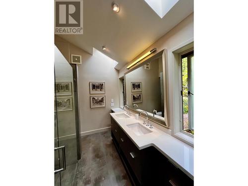 6110 Bonnie Bay Place, West Vancouver, BC - Indoor Photo Showing Bathroom