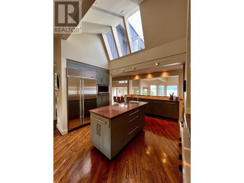 6110 Bonnie Bay Place, West Vancouver, BC - Indoor Photo Showing Kitchen