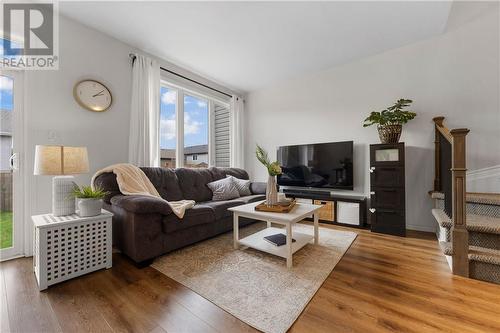 40 Mcnamara Street, Petawawa, ON - Indoor Photo Showing Living Room