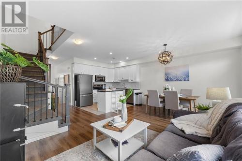 40 Mcnamara Street, Petawawa, ON - Indoor Photo Showing Living Room