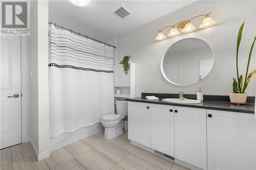 40 Mcnamara Street, Petawawa, ON - Indoor Photo Showing Bathroom