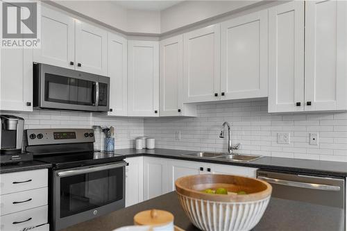 40 Mcnamara Street, Petawawa, ON - Indoor Photo Showing Kitchen With Double Sink With Upgraded Kitchen