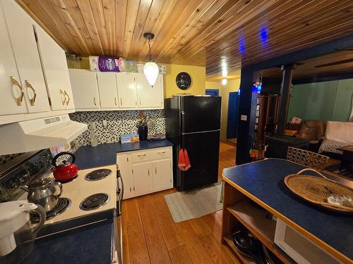 2449 Lloyd Road, Clearwater, BC - Indoor Photo Showing Kitchen