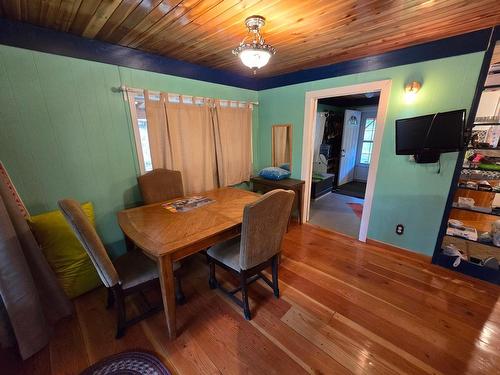 2449 Lloyd Road, Clearwater, BC - Indoor Photo Showing Dining Room