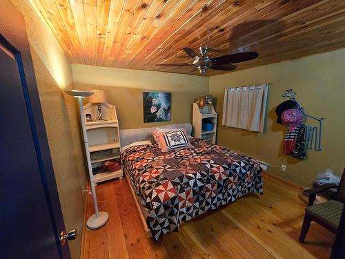 2449 Lloyd Road, Clearwater, BC - Indoor Photo Showing Bedroom