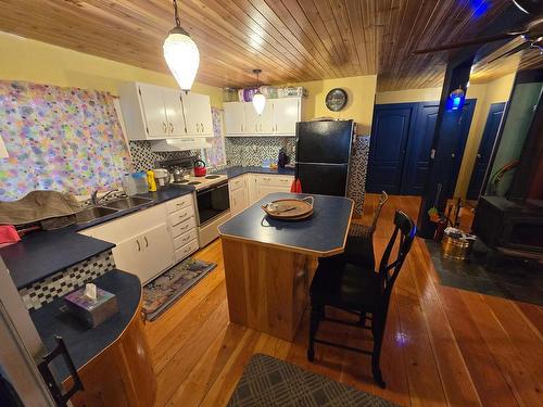 2449 Lloyd Road, Clearwater, BC - Indoor Photo Showing Kitchen With Double Sink