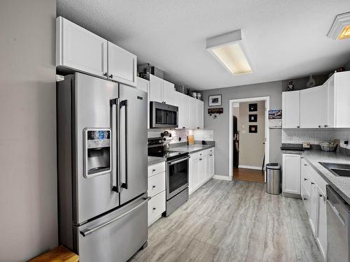 55 Cameron Road, Clearwater, BC - Indoor Photo Showing Kitchen