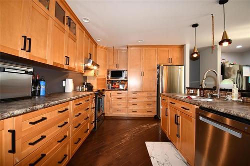 222 Bicknell Boulevard, Russell, MB - Indoor Photo Showing Kitchen With Upgraded Kitchen