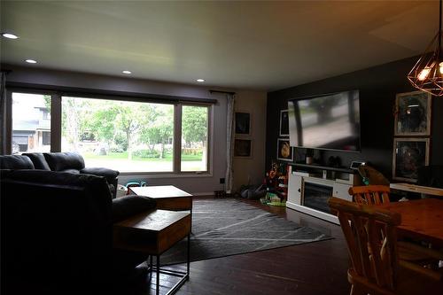 222 Bicknell Boulevard, Russell, MB - Indoor Photo Showing Living Room