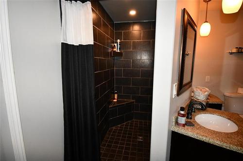 222 Bicknell Boulevard, Russell, MB - Indoor Photo Showing Bathroom