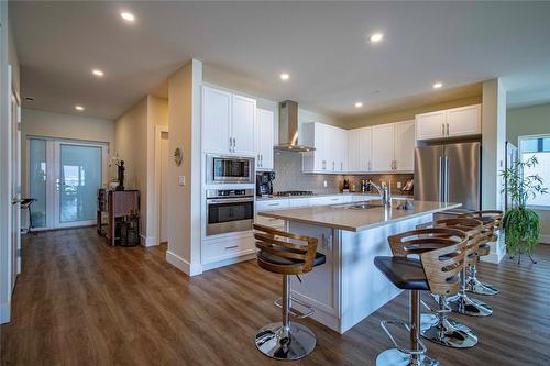 331-300 Vista Park, Penticton, BC - Indoor Photo Showing Kitchen