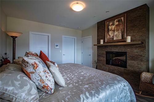 331-300 Vista Park, Penticton, BC - Indoor Photo Showing Bedroom With Fireplace