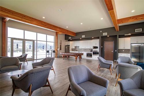 331-300 Vista Park, Penticton, BC - Indoor Photo Showing Living Room