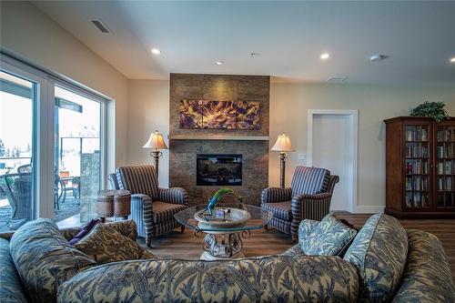 331-300 Vista Park, Penticton, BC - Indoor Photo Showing Living Room With Fireplace