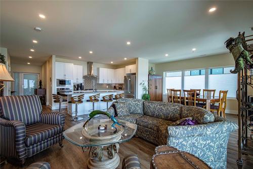 331-300 Vista Park, Penticton, BC - Indoor Photo Showing Living Room