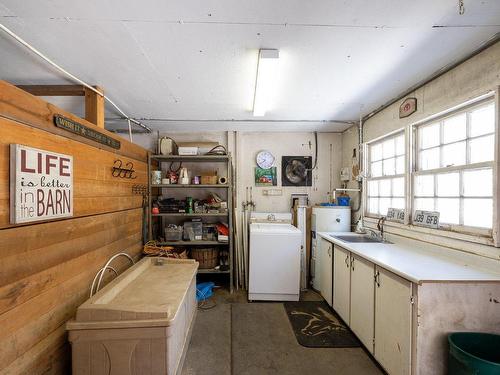 Barn - 487 Route 201, Sainte-Marthe, QC - Indoor Photo Showing Laundry Room