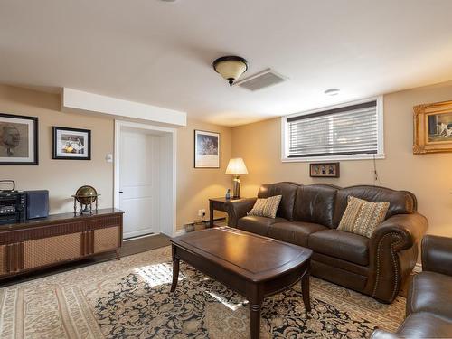 Salle de jeux - 487 Route 201, Sainte-Marthe, QC - Indoor Photo Showing Living Room