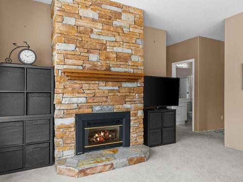 2387 Cridge Road, Kamloops, BC - Indoor Photo Showing Living Room With Fireplace