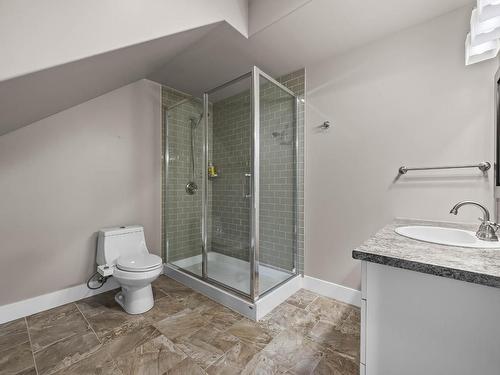 8885 Josephine Road, Kamloops, BC - Indoor Photo Showing Bathroom