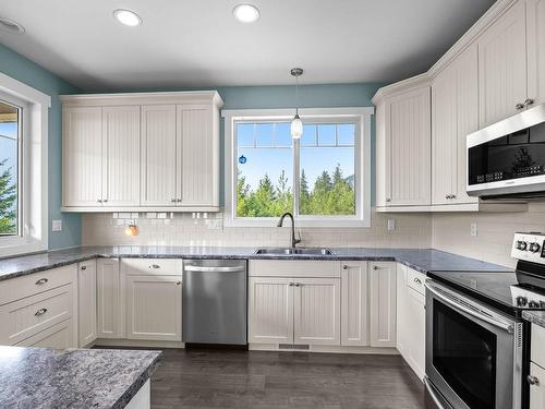 8885 Josephine Road, Kamloops, BC - Indoor Photo Showing Kitchen With Double Sink