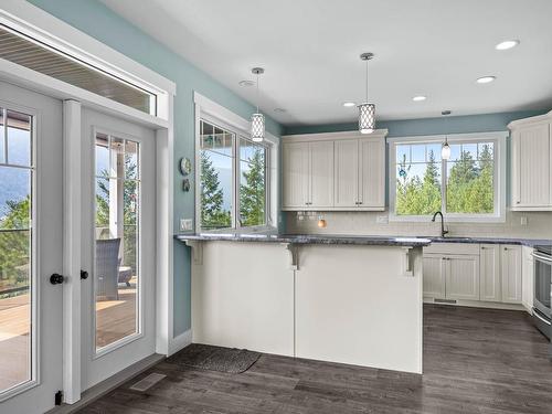 8885 Josephine Road, Kamloops, BC - Indoor Photo Showing Kitchen With Upgraded Kitchen