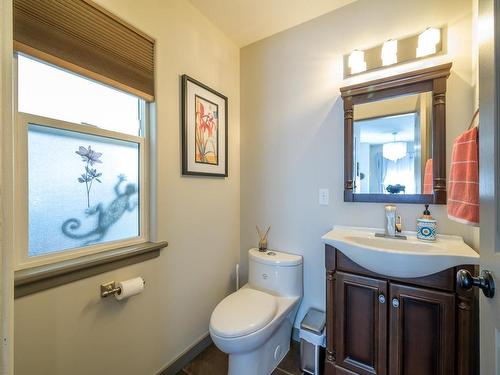 1-411 Aberdeen Drive, Kamloops, BC - Indoor Photo Showing Bathroom